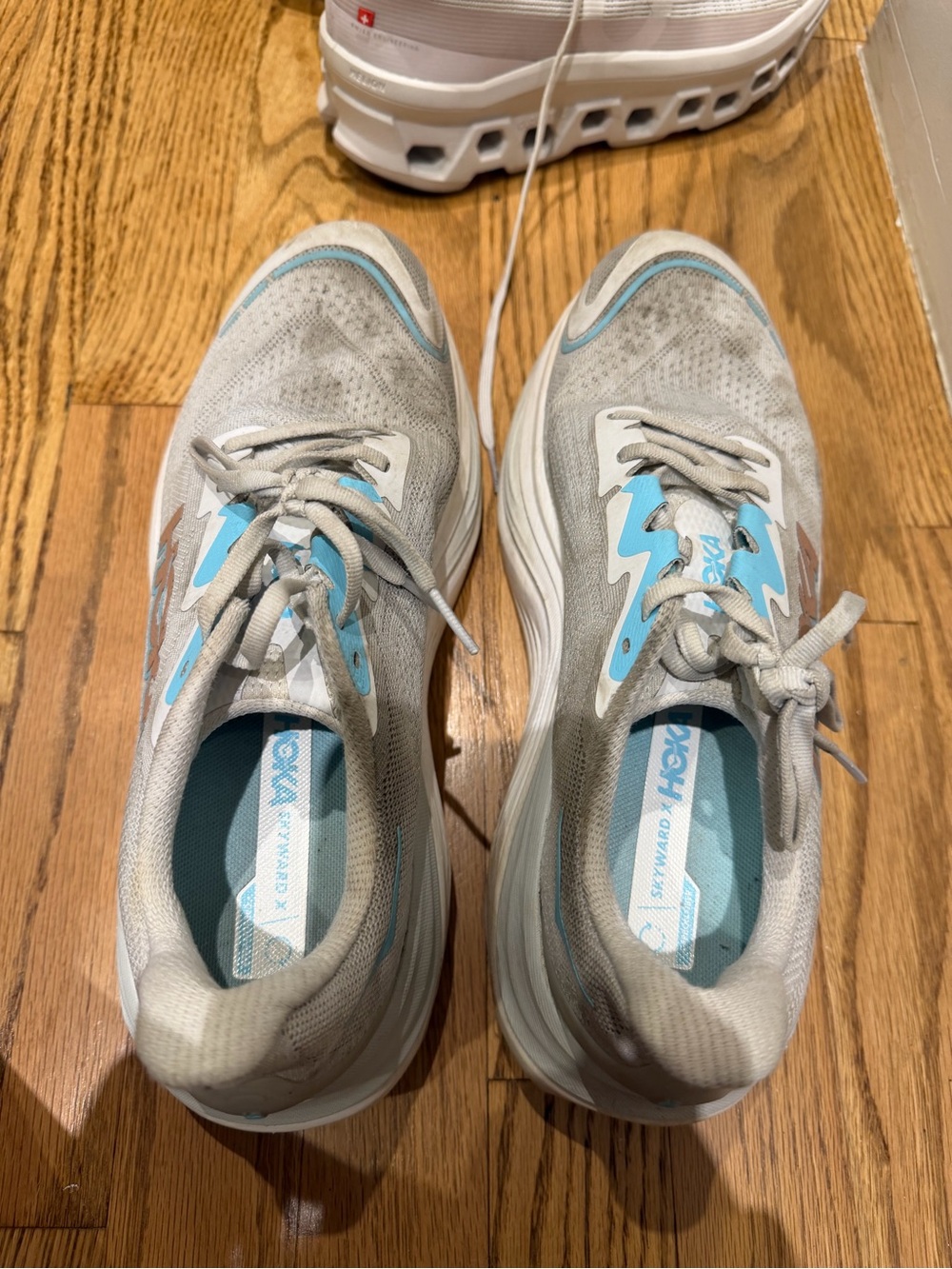 Hoka One One Women's skyward Running Shoes